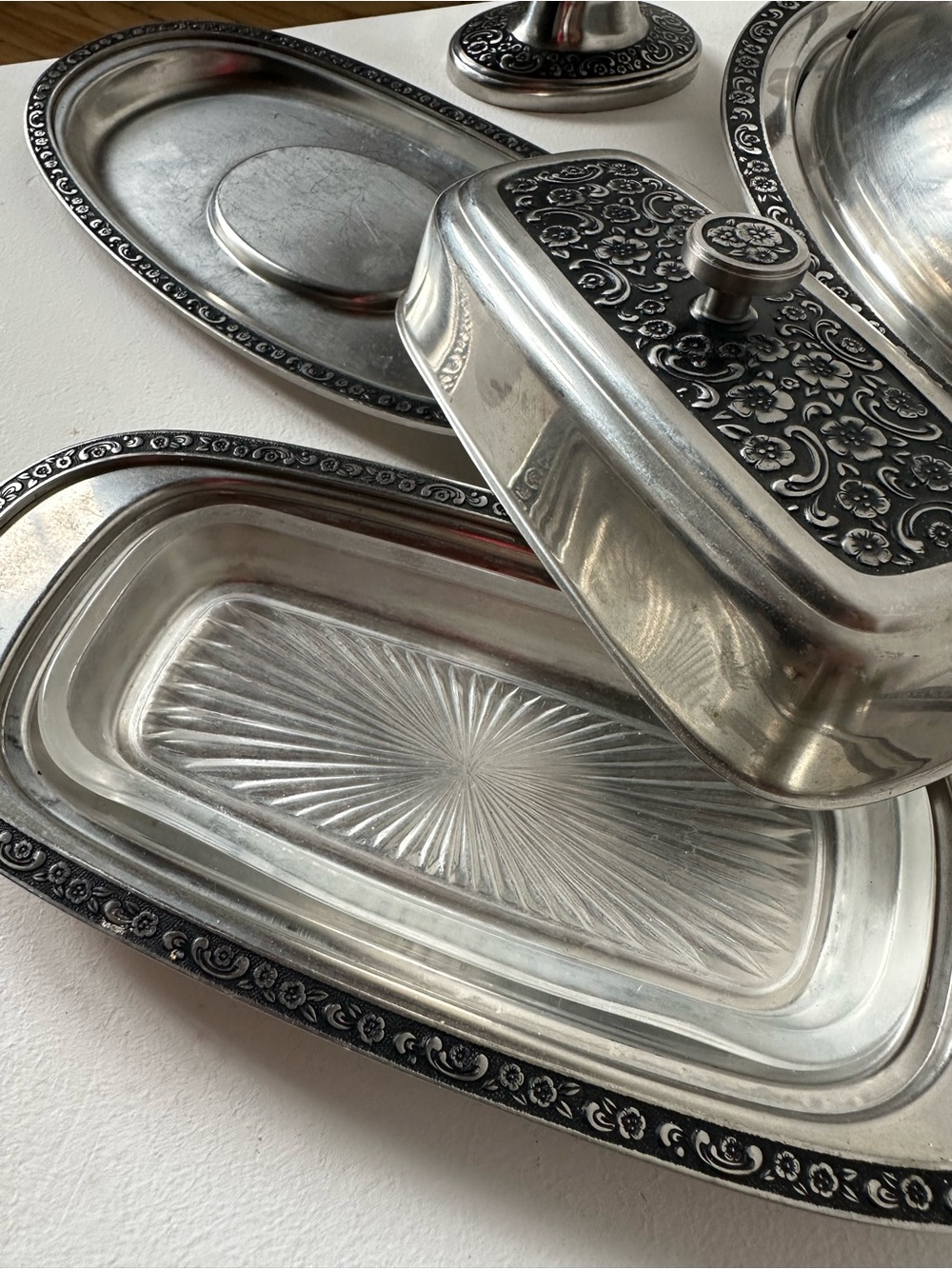 Vintage Silver-Tone Butter Dish & Gravy Boat & tray - Picture 4 of 12